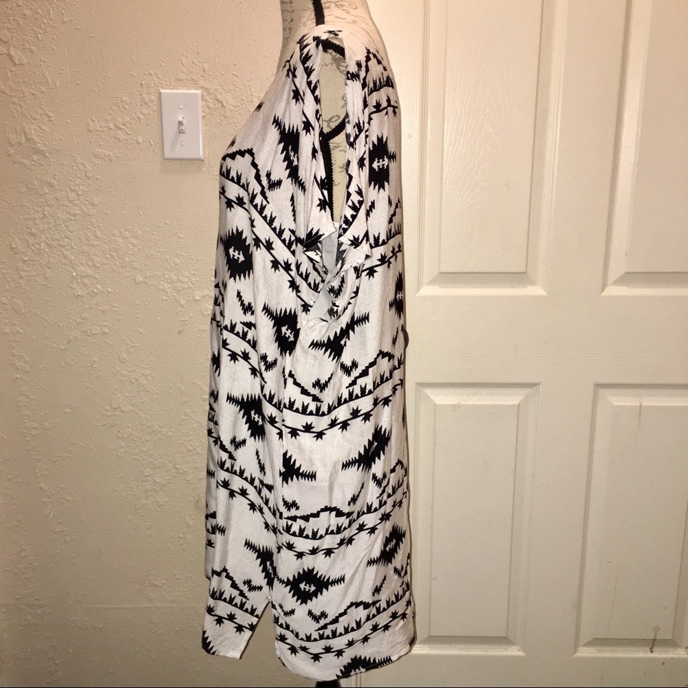 BB Dakota Cold Shoulder Melody Symbol Print Tribal - Picture 6 of 6